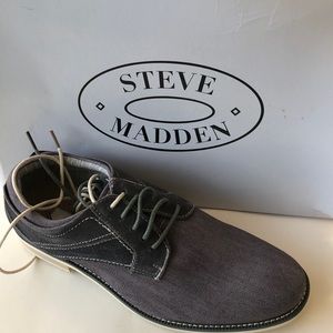 NWOT Men’s denim and suede casual sneaker, never worn.